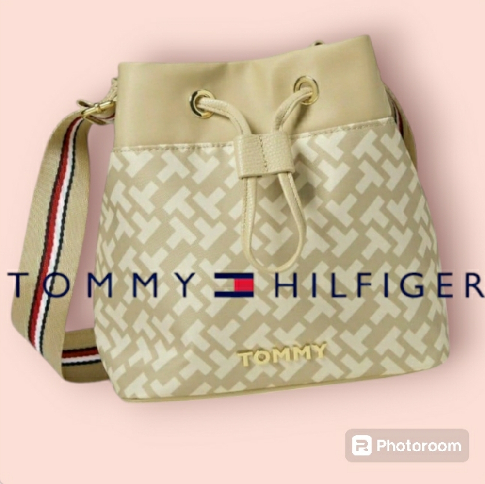 NWT TOMMY HILFIGER CROSSBODY BUCKET BAG BEIGE TAN MONOGRAM SIGNATURE